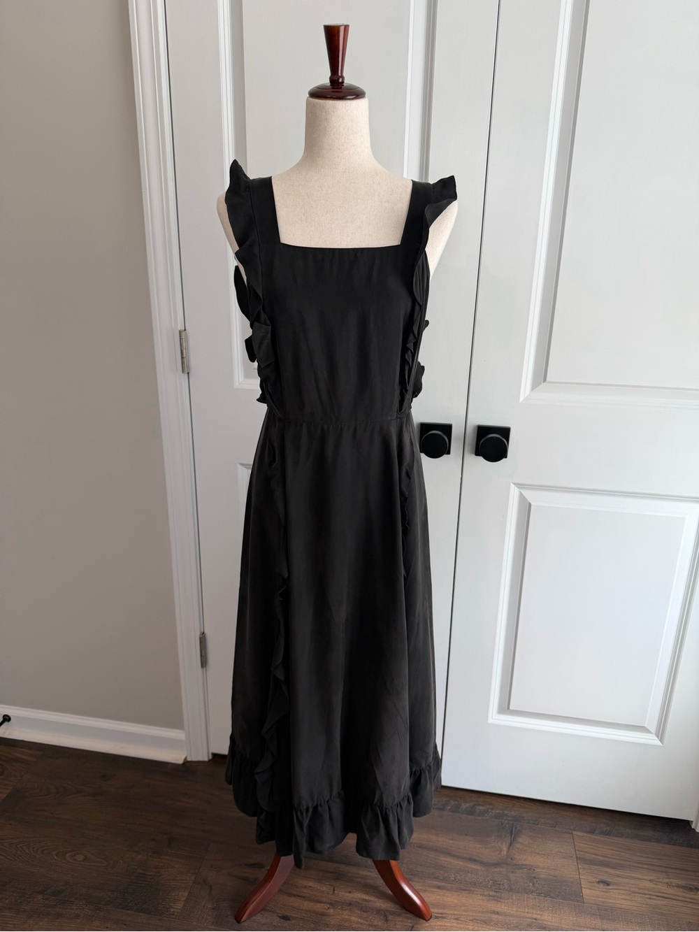 SANCIA Women’s Black Ruffle Back Cutout Button Midi Dress Size Small